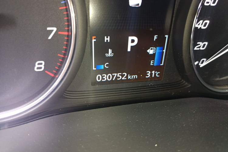 Used Mitsubishi Outlander 2020 2.0L Two-Wheel Drive Enjoyment Version 5 Seats Odometer Close Up