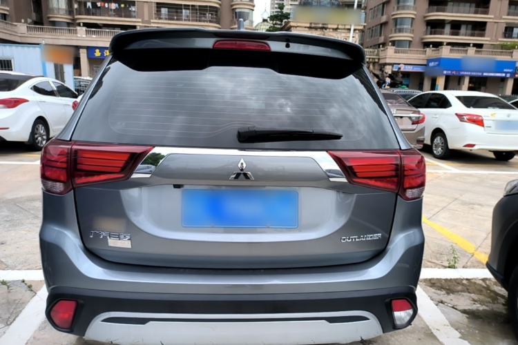 Used Mitsubishi Outlander 2020 2.0L Two-Wheel Drive Enjoyment Version 5 Seats Rear