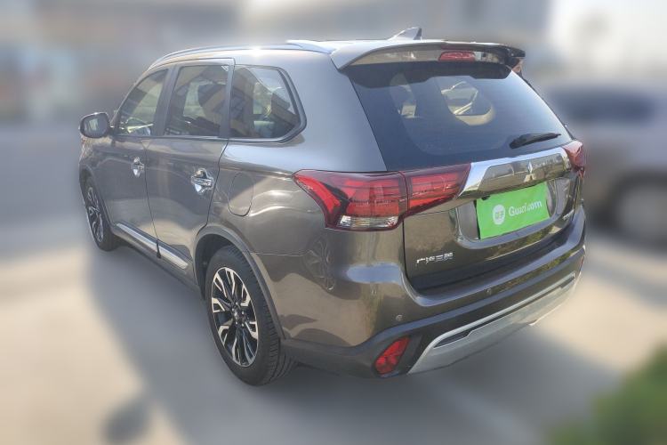 Used Mitsubishi Outlander 2020 2.0L Two-Wheel Drive Enjoyment Version 5 Seats Rear Left 45 Deg