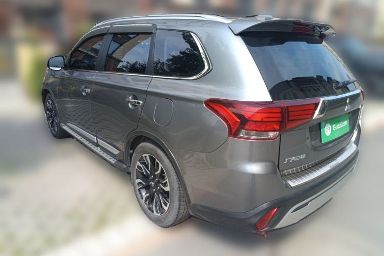 Used Mitsubishi Outlander 2020 2.0L Two-Wheel Drive Enjoyment Version 5 Seats Rear Left 45 Deg