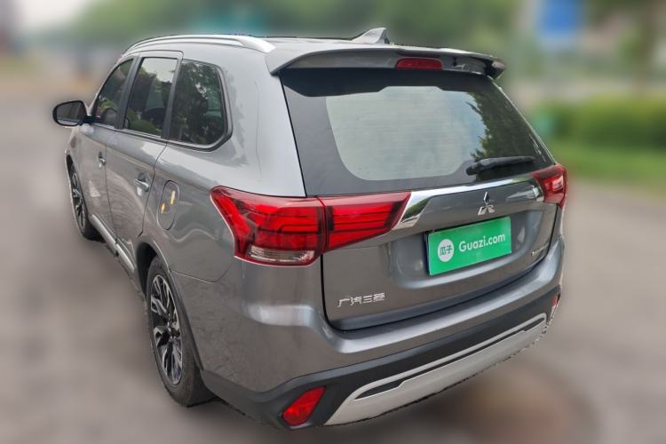 Used Mitsubishi Outlander 2020 2.0L Two-Wheel Drive Enjoyment Version 5 Seats Rear Left 45 Deg
