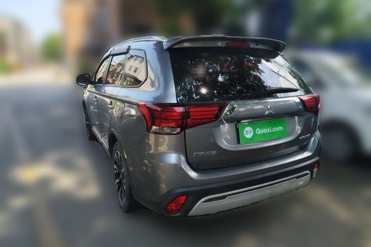 Used Mitsubishi Outlander 2020 2.0L Two-Wheel Drive Enjoyment Version 5 Seats Rear Left 45 Deg
