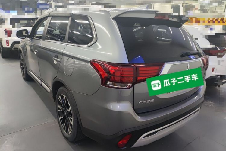 Used Mitsubishi Outlander 2020 2.0L Two-Wheel Drive Comfort Edition 7-Seater Rear Left 45 Deg