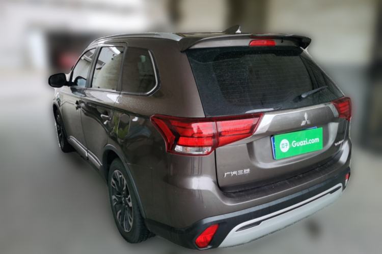 Used Mitsubishi Outlander 2020 2.0L Two-Wheel Drive Enjoyment Version 5 Seats Rear Left 45 Deg