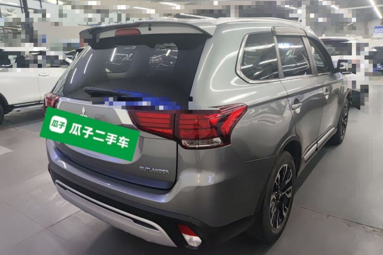 Used Mitsubishi Outlander 2020 2.0L Two-Wheel Drive Comfort Edition 7-Seater Rear Right 45 Deg