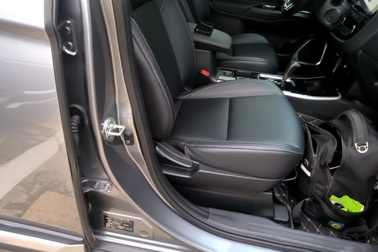 Used Mitsubishi Outlander 2020 2.0L Two-Wheel Drive Enjoyment Version 5 Seats Right Front Seat