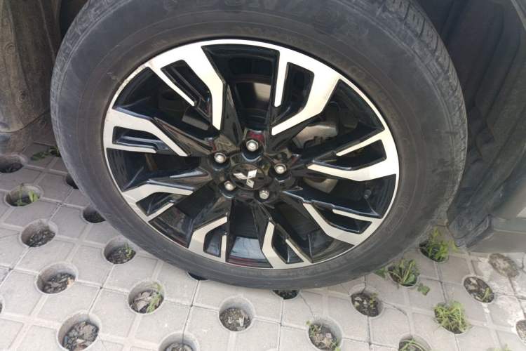 Used Mitsubishi Outlander 2020 2.0L Two-Wheel Drive Enjoyment Version 5 Seats Right Front Wheel Hub