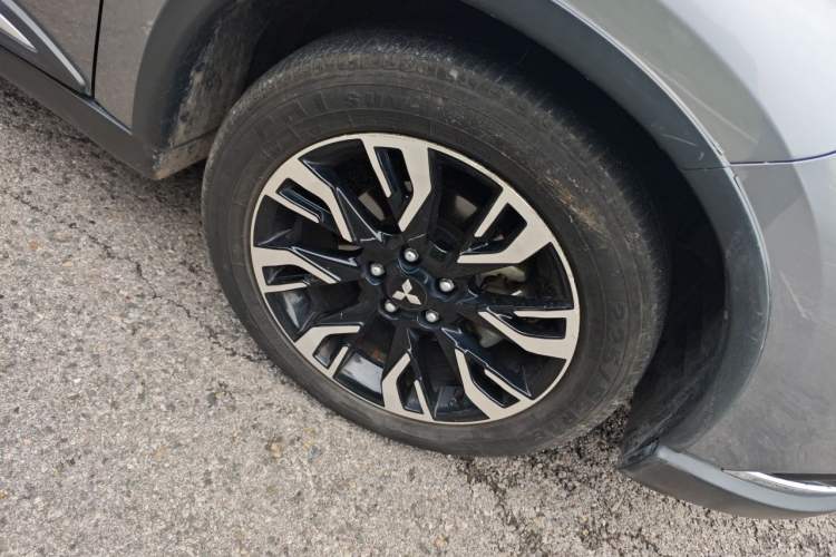Used Mitsubishi Outlander 2020 2.0L Two-Wheel Drive Enjoyment Version 5 Seats Right Front Wheel Hub