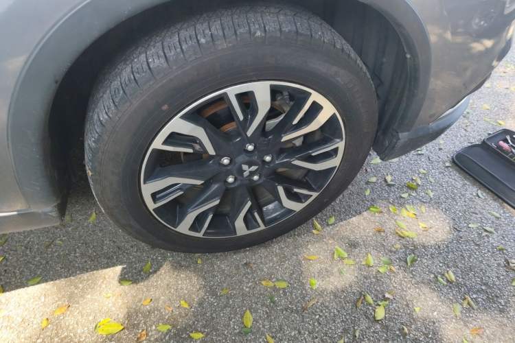 Used Mitsubishi Outlander 2020 2.0L Two-Wheel Drive Enjoyment Version 5 Seats Right Front Wheel Hub