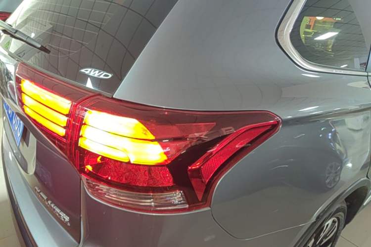 Used Mitsubishi Outlander 2020 2.4L 4x4 Zhi Xiang Edition 5 Seats Right Rear Taillight