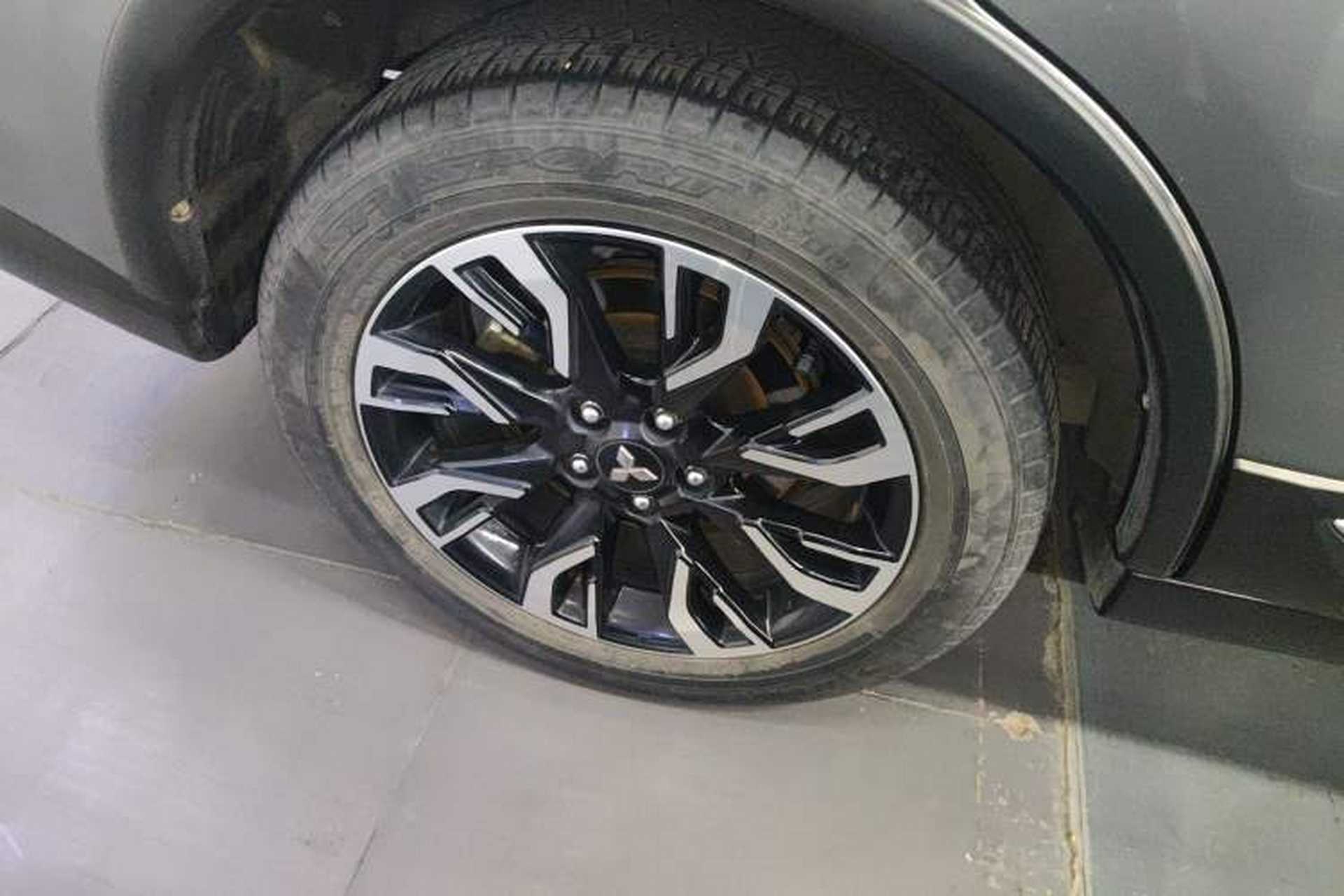 Used Mitsubishi Outlander 2020 2.0L Two-Wheel Drive Comfort Edition 7-Seater Right Rear Wheel Hub