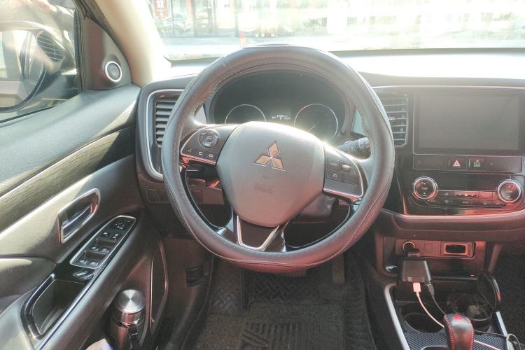 Used Mitsubishi Outlander 2020 2.0L Two-Wheel Drive Enjoyment Version 5 Seats Steering Wheel