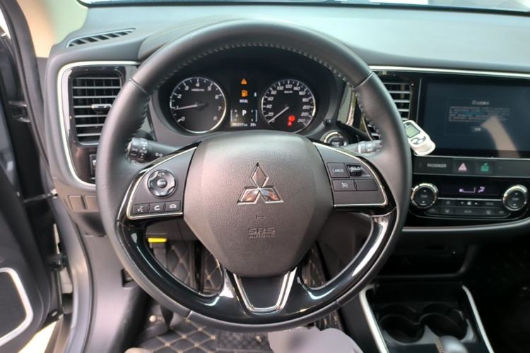 Used Mitsubishi Outlander 2020 2.0L Two-Wheel Drive Enjoyment Version 5 Seats Steering Wheel