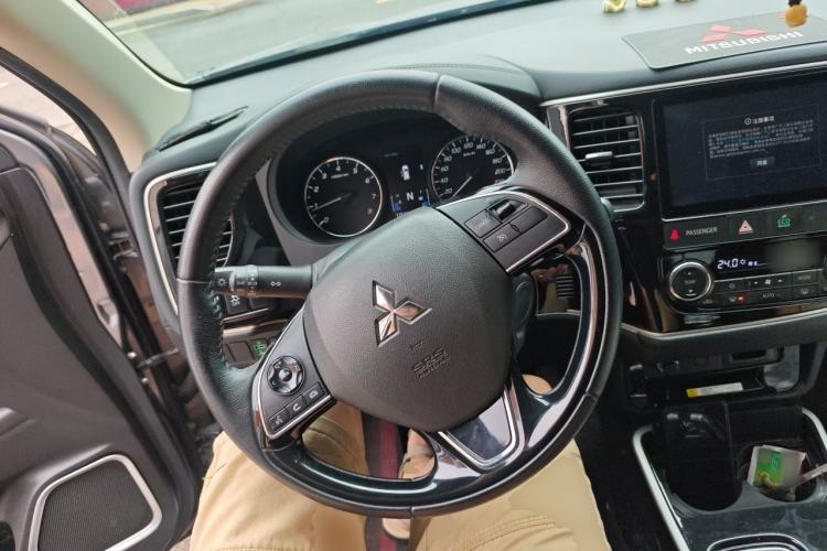 Used Mitsubishi Outlander 2020 2.0L Two-Wheel Drive Enjoyment Version 5 Seats Steering Wheel