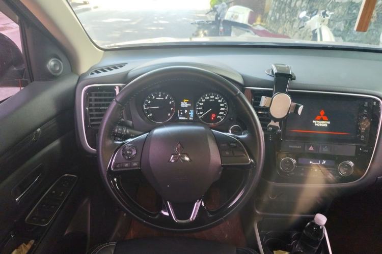 Used Mitsubishi Outlander 2020 2.0L Two-Wheel Drive Enjoyment Version 5 Seats Steering Wheel