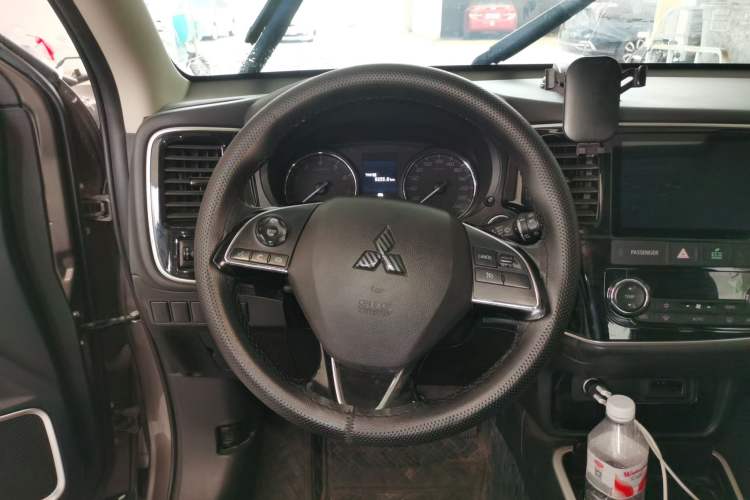 Used Mitsubishi Outlander 2020 2.0L Two-Wheel Drive Enjoyment Version 5 Seats Steering Wheel