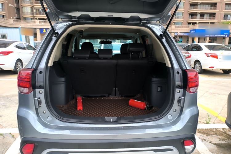 Used Mitsubishi Outlander 2020 2.0L Two-Wheel Drive Enjoyment Version 5 Seats Trunk