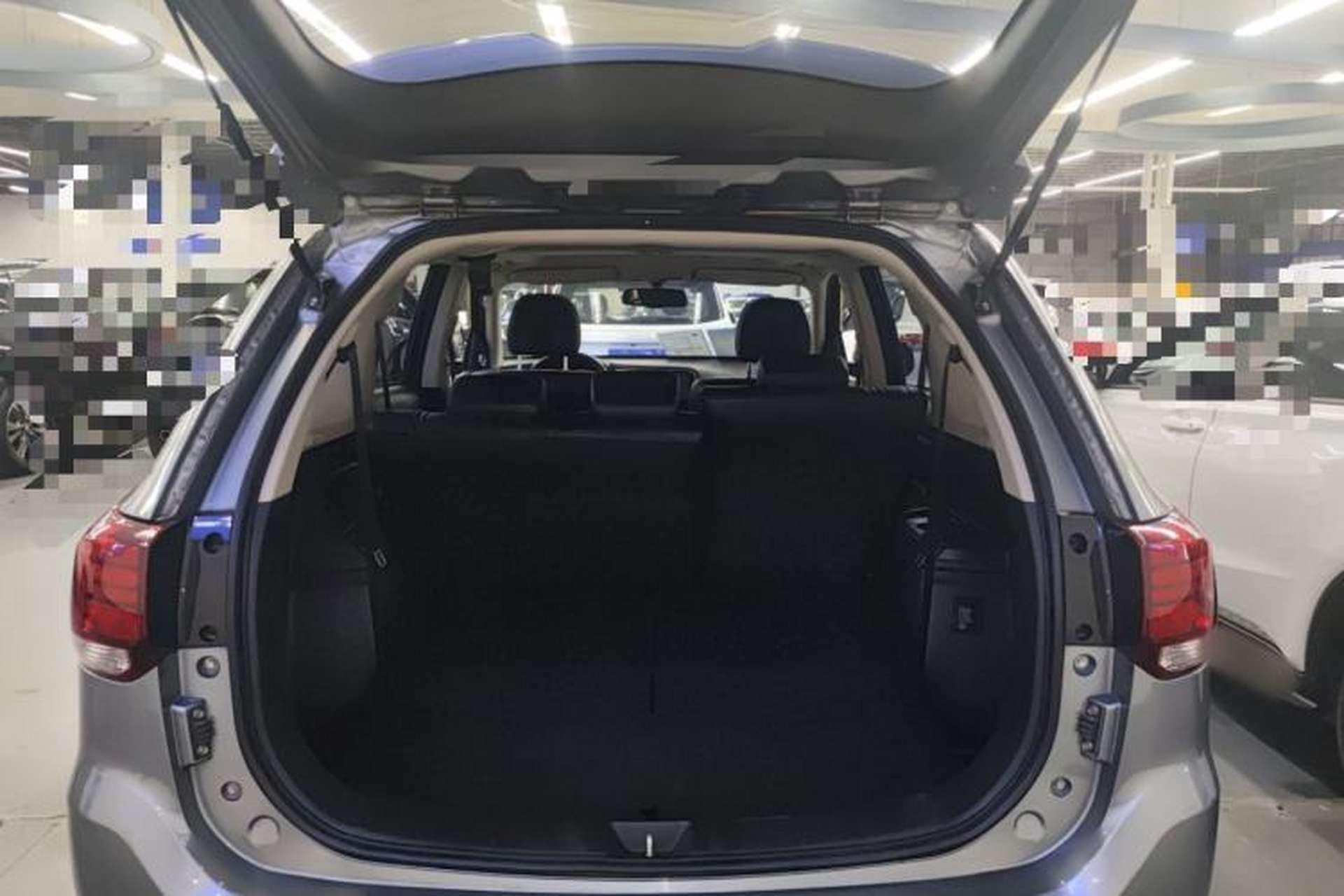 Used Mitsubishi Outlander 2020 2.0L Two-Wheel Drive Comfort Edition 7-Seater Trunk