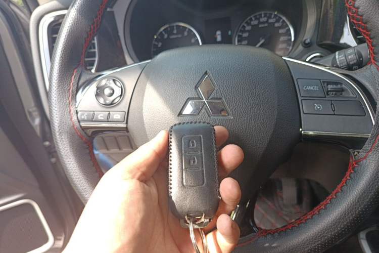 Used Mitsubishi Outlander 2020 2.0L Two-Wheel Drive Enjoyment Version 5 Seats Vehicle Key