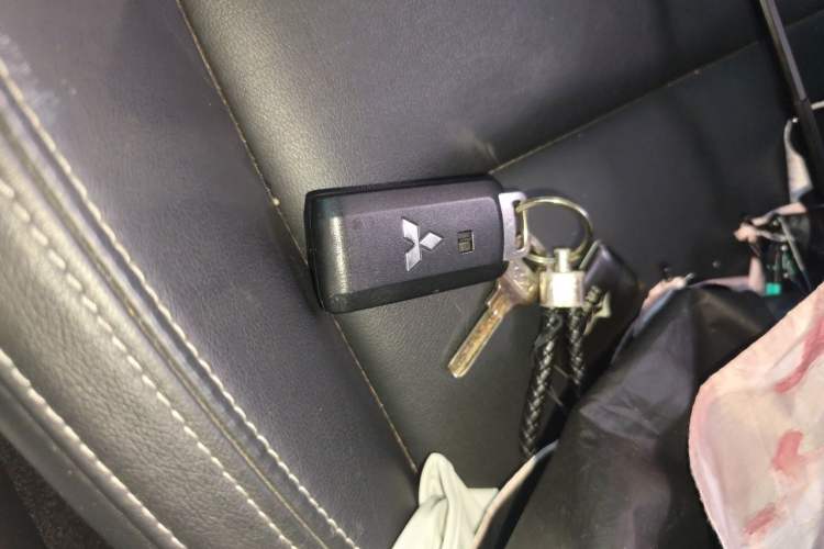 Used Mitsubishi Outlander 2020 2.0L Two-Wheel Drive Enjoyment Version 5 Seats Vehicle Key