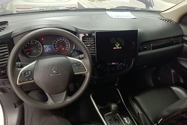 Used Mitsubishi Outlander 2020 2.0L Two-Wheel Drive Comfort Edition 5 Seats Center Console