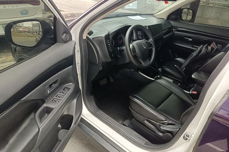 Used Mitsubishi Outlander 2020 2.0L Two-Wheel Drive Comfort Edition 5 Seats Driver Seat