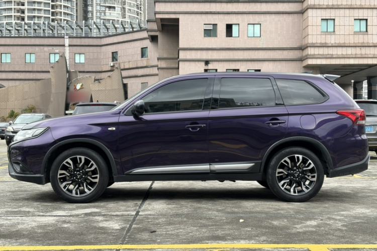 Used Mitsubishi Outlander 2020 2.0L Two-Wheel Drive Comfort Edition 5 Seats Exterior 1