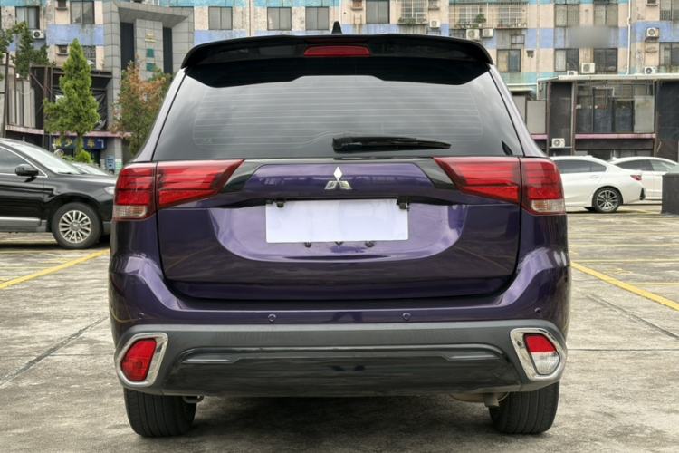 Used Mitsubishi Outlander 2020 2.0L Two-Wheel Drive Comfort Edition 5 Seats Exterior 3