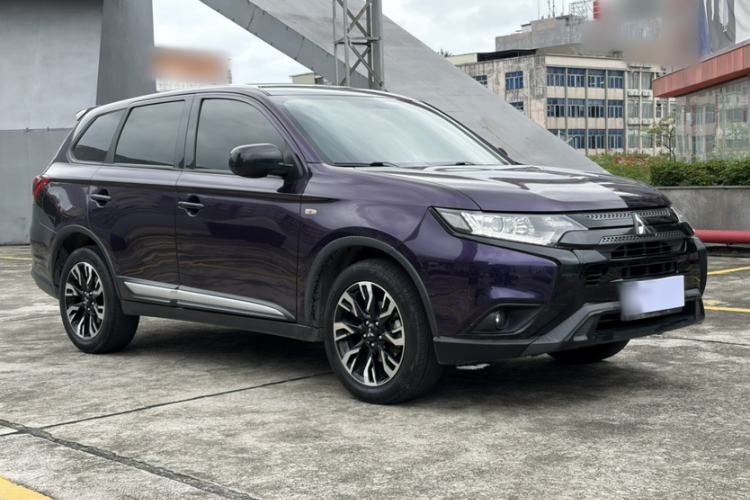 Used Mitsubishi Outlander 2020 2.0L Two-Wheel Drive Comfort Edition 5 Seats Exterior 8