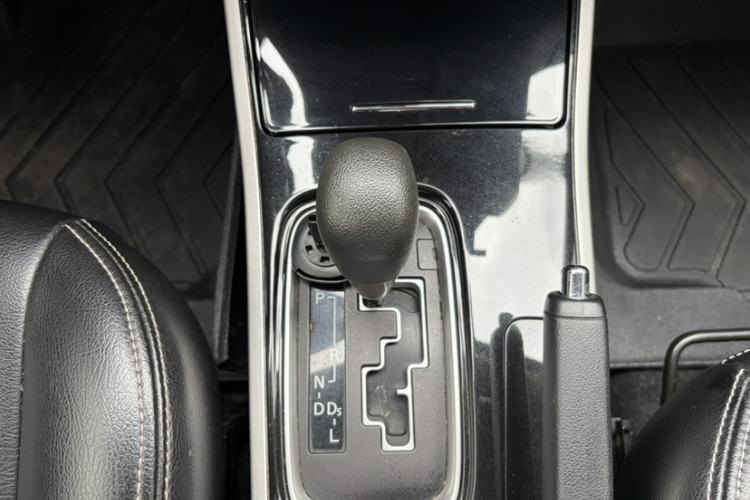 Used Mitsubishi Outlander 2020 2.0L Two-Wheel Drive Comfort Edition 5 Seats Gear Lever