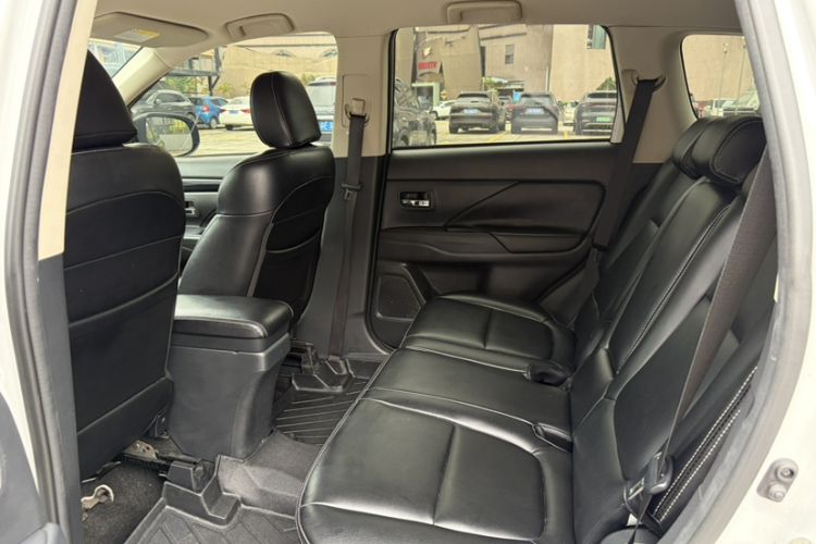 Used Mitsubishi Outlander 2020 2.0L Two-Wheel Drive Comfort Edition 5 Seats Interior 1
