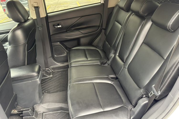 Used Mitsubishi Outlander 2020 2.0L Two-Wheel Drive Comfort Edition 5 Seats Interior 4
