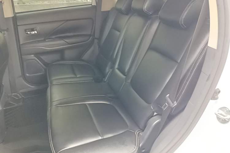 Used Mitsubishi Outlander 2020 2.0L Two-Wheel Drive Comfort Edition 5 Seats Left Rear Seat
