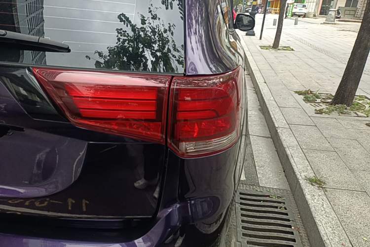 Used Mitsubishi Outlander 2020 2.0L Two-Wheel Drive Comfort Edition 5 Seats Right Rear Taillight