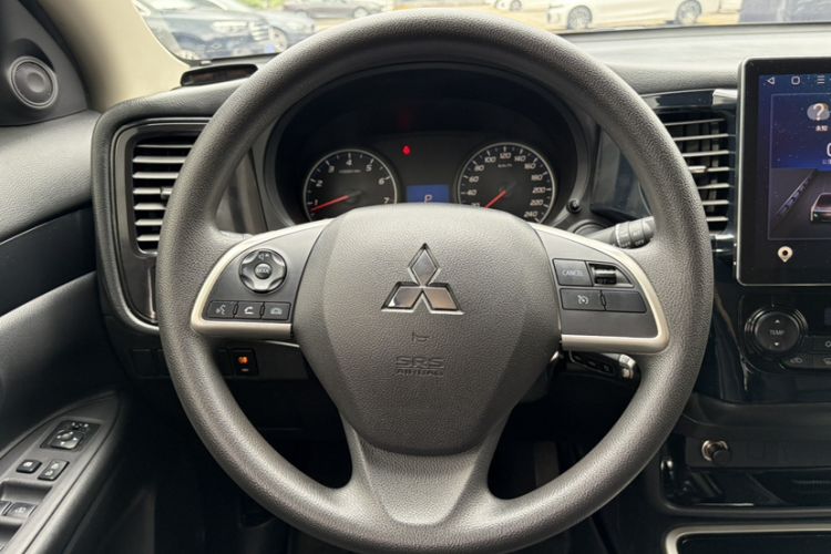 Used Mitsubishi Outlander 2020 2.0L Two-Wheel Drive Comfort Edition 5 Seats Steering Wheel