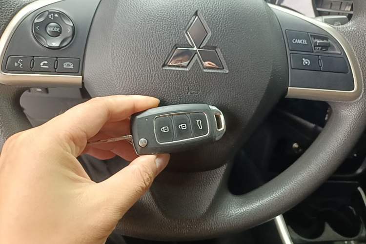 Used Mitsubishi Outlander 2020 2.0L Two-Wheel Drive Comfort Edition 5 Seats Vehicle Key