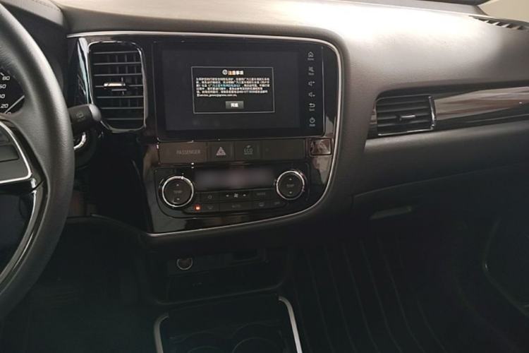 Used Mitsubishi Outlander 2020 2.0L Two-Wheel Drive Enjoyment Version 5 Seats Center Console
