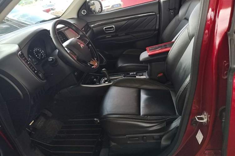Used Mitsubishi Outlander 2020 2.0L Two-Wheel Drive Enjoyment Version 5 Seats Left Front Seat