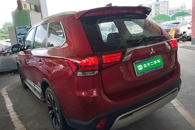 Used Mitsubishi Outlander 2020 2.0L Two-Wheel Drive Enjoyment Version 5 Seats Rear Left 45 Deg