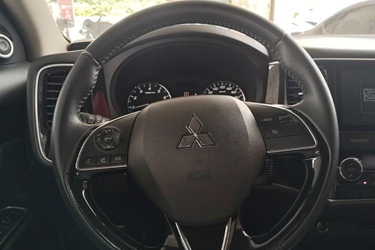 Used Mitsubishi Outlander 2020 2.0L Two-Wheel Drive Enjoyment Version 5 Seats Steering Wheel