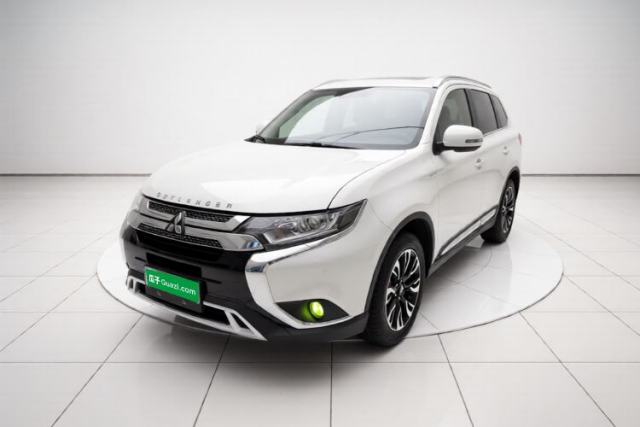 Ojetý Mitsubishi Outlander 2020 2.0L Two-Wheel Drive Enjoyment Version 5 Seats