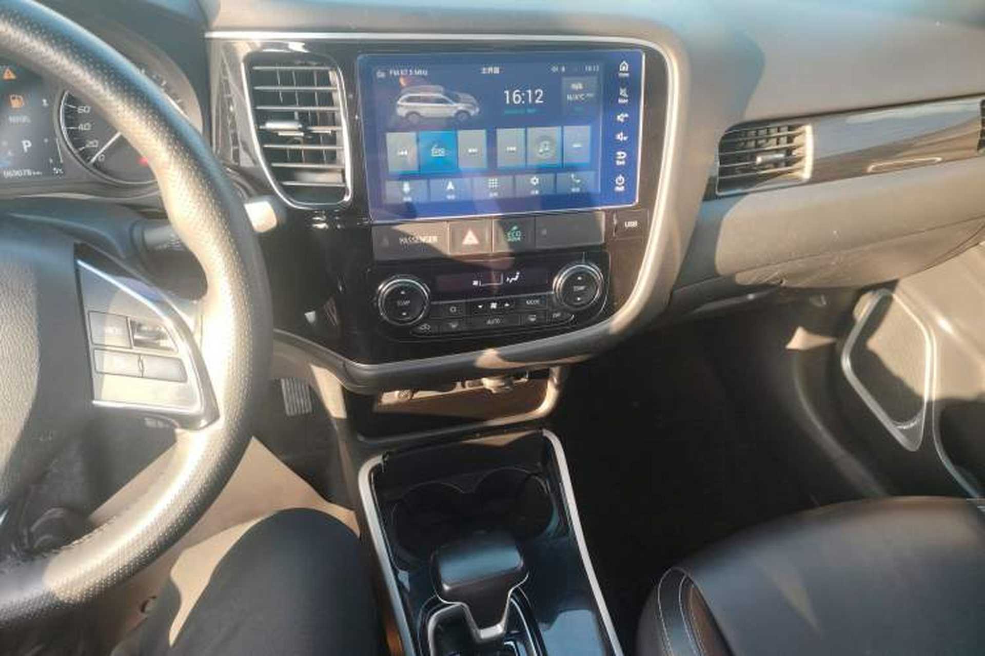 Used Mitsubishi Outlander 2020 2.0L Two-Wheel Drive Comfort Edition 7-Seater Audio And AC Panel
