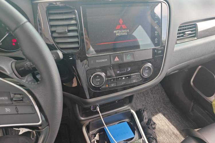 Used Mitsubishi Outlander 2020 2.0L Two-Wheel Drive Enjoyment Version 5 Seats Audio And AC Panel