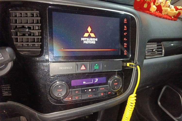 Used Mitsubishi Outlander 2020 2.0L Two-Wheel Drive Comfort Edition 7-Seater Audio And AC Panel