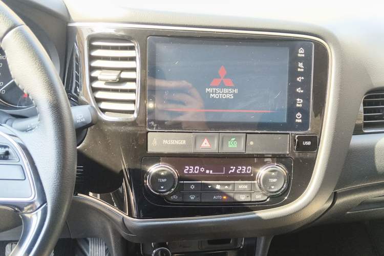 Used Mitsubishi Outlander 2020 2.0L Two-Wheel Drive Enjoyment Version 5 Seats Audio And AC Panel