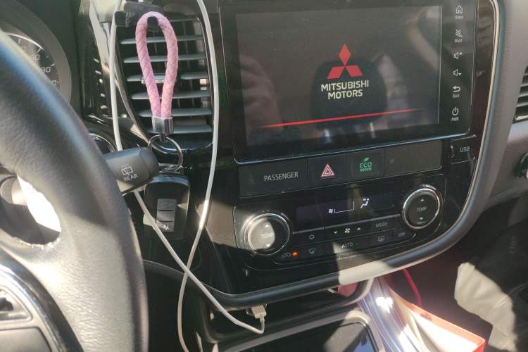 Used Mitsubishi Outlander 2020 2.4L 4x4 Zhi Xiang Edition 7-Seater Audio And AC Panel