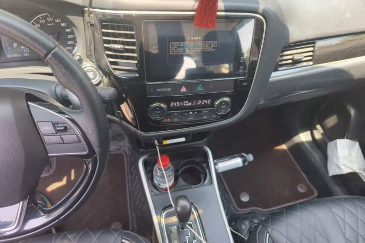 Used Mitsubishi Outlander 2020 2.4L 4x4 Zhi Xiang Edition 5 Seats Audio And AC Panel
