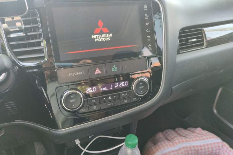 Used Mitsubishi Outlander 2020 2.4L 4x4 Zhi Xiang Edition 5 Seats Audio And AC Panel