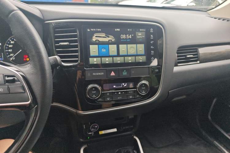 Used Mitsubishi Outlander 2020 2.0L Two-Wheel Drive Enjoyment Version 5 Seats Audio And AC Panel