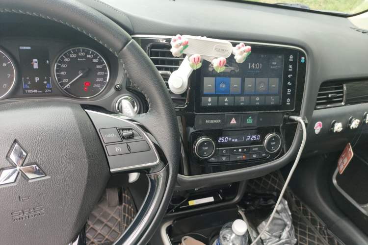 Used Mitsubishi Outlander 2020 2.4L 4x4 Zhi Xiang Edition 5 Seats Audio And AC Panel